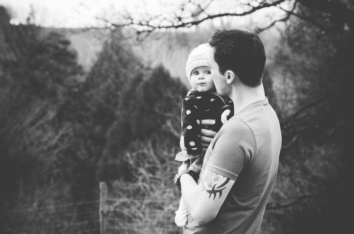 black-and-white-photograph-of-father-kissing-his-baby-daughter